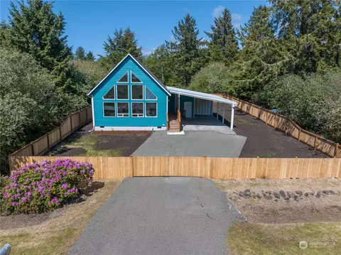 950 Mount Olympus Ave SE, Ocean Shores, WA 98569