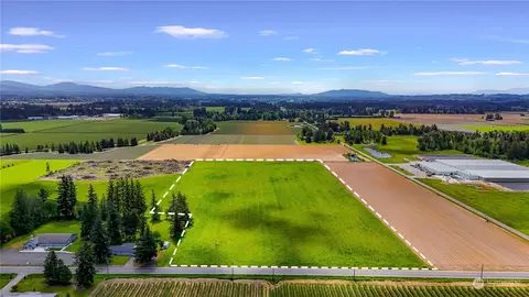 1245 Loomis Trl, Lynden, WA 98264