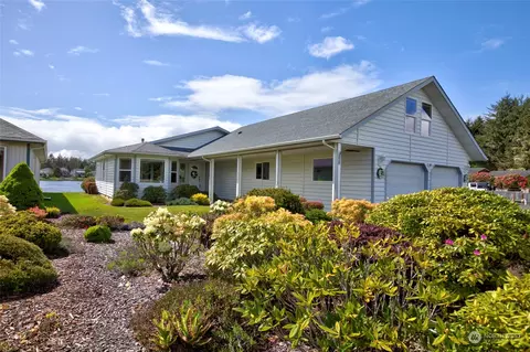 595 Blue Wing Loop SE, Ocean Shores, WA 98569