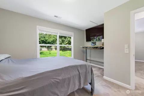 Bedroom - 17218 3rd Ave SE, Bothell, WA 98012 photo 5 of 5