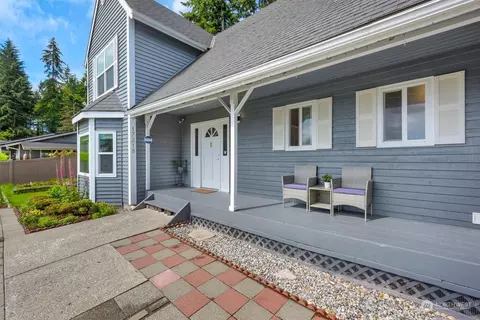 Exterior - 17218 3rd Ave SE, Bothell, WA 98012 photo 3 of 7