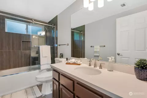 Bath - 17218 3rd Ave SE, Bothell, WA 98012 photo 2 of 2