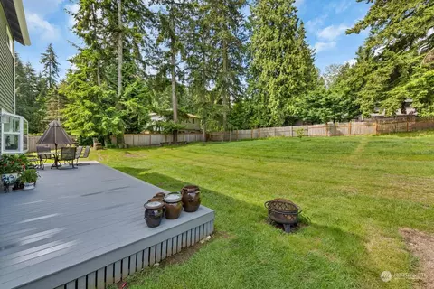 Exterior - 17218 3rd Ave SE, Bothell, WA 98012 photo 5 of 7