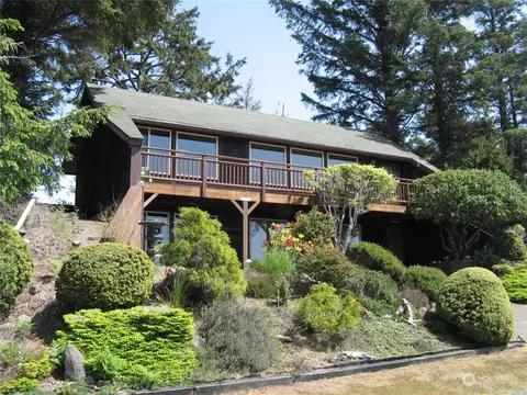 35210 J Pl, Ocean Park, WA 98640