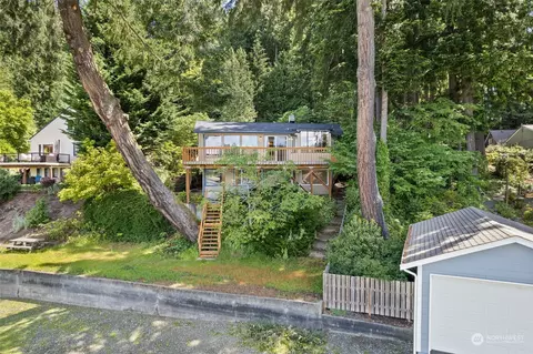 1305 Lower Marine Dr, Bremerton, WA 98312