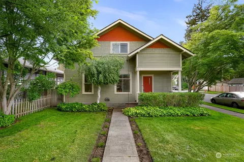 135 S Madison St, Monroe, WA 98272
