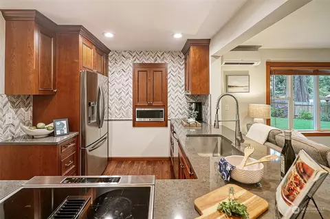 Kitchen - 19910 96th Ave NE, Bothell, WA 98011 photo 3 of 3