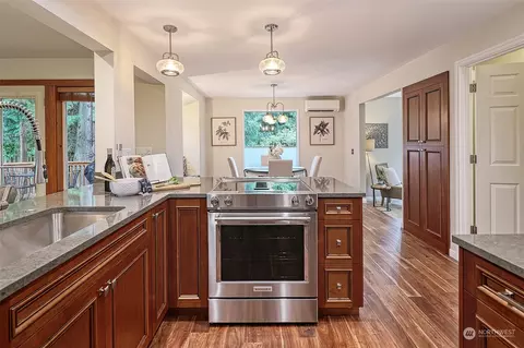 Kitchen - 19910 96th Ave NE, Bothell, WA 98011 photo 2 of 3