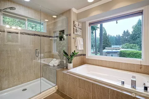 Bath - 19910 96th Ave NE, Bothell, WA 98011 photo 3 of 6