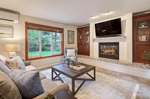 Living - 19910 96th Ave NE, Bothell, WA 98011 photo 4 of 5