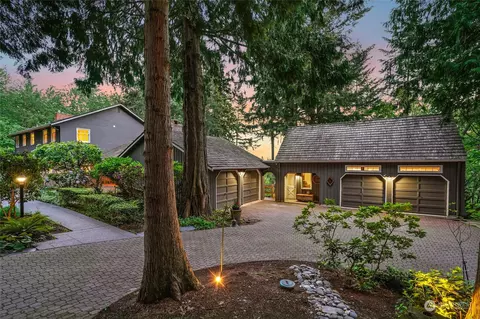 12832 71st Ave NE, Kirkland, WA 98034