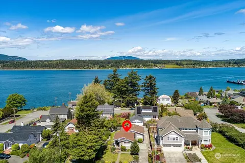 1908 9th St, Anacortes, WA 98221