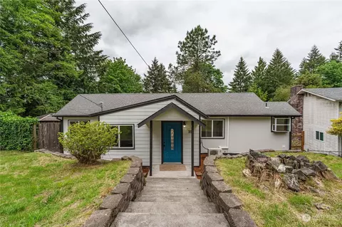 702 Hillcrest Dr, Longview, WA 98632