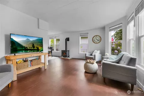 Living - 1925 Oakes Ave, Everett, WA 98201 photo 1 of 2