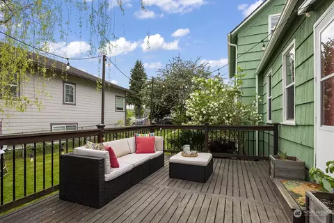 Exterior - 1925 Oakes Ave, Everett, WA 98201 photo 3 of 12