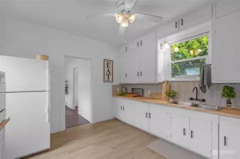 Kitchen - 1925 Oakes Ave, Everett, WA 98201 photo 3 of 5