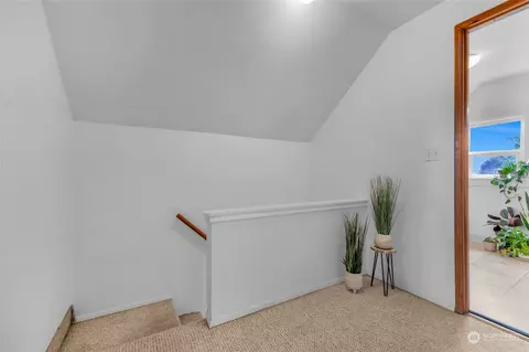 Entry Way - 1925 Oakes Ave, Everett, WA 98201 photo 2 of 2