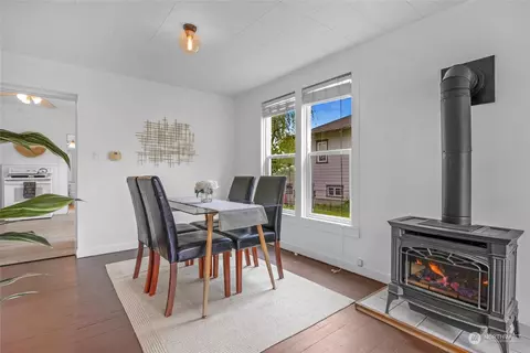 Dining - 1925 Oakes Ave, Everett, WA 98201 photo 1 of 2