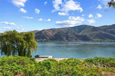 15125 N Lakeshore Dr, Entiat, WA 98822