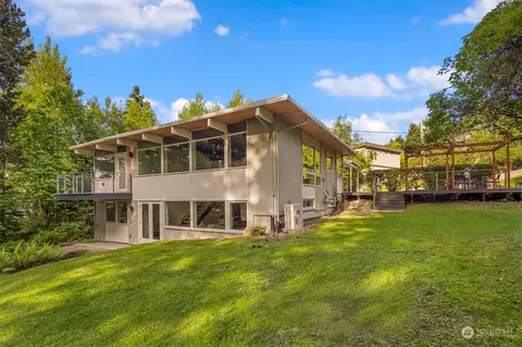 345 Slater S, Kirkland, WA 98033