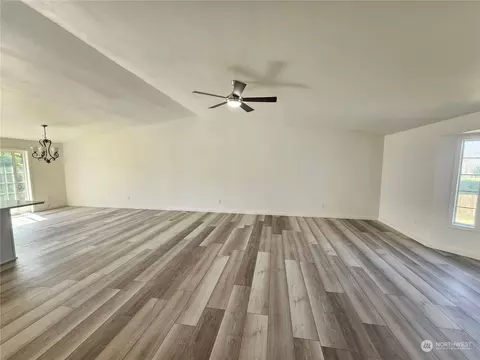 Living - 1005 S Capstone Ave, Othello, WA 99344 photo 2 of 5