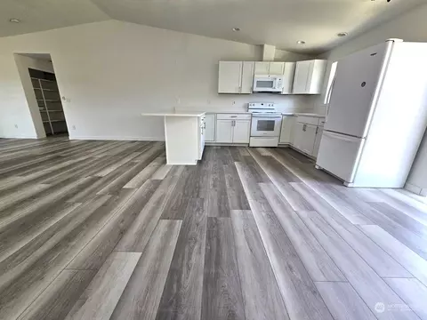 Kitchen - 1005 S Capstone Ave, Othello, WA 99344 photo 1 of 3