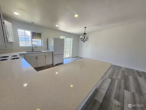 Kitchen - 1005 S Capstone Ave, Othello, WA 99344 photo 3 of 3