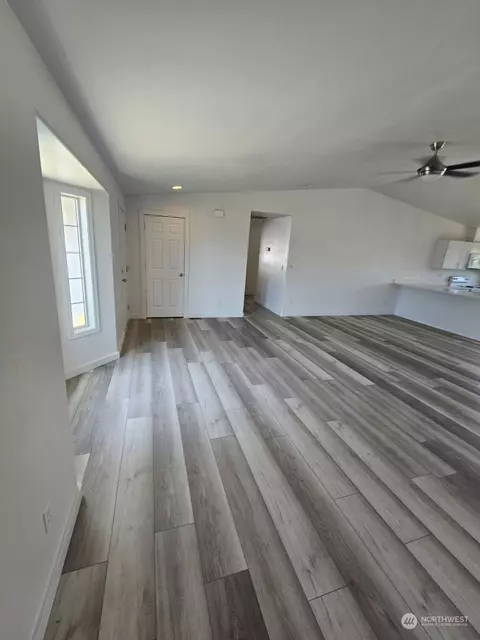 Living - 1005 S Capstone Ave, Othello, WA 99344 photo 1 of 5