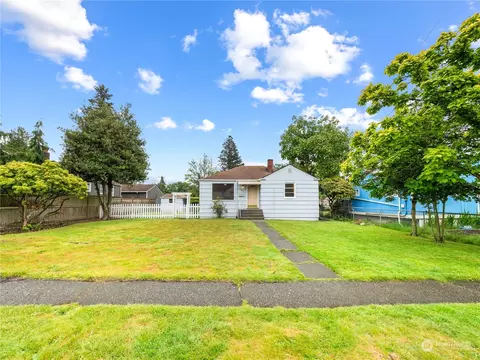 13410 1st Ave SW, Burien, WA 98146