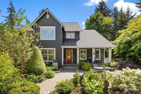 11094 Fairmont Ln NE, Bainbridge Island, WA 98110