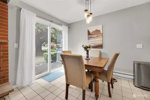 Dining - 424 214th St SW #24B, Bothell, WA 98021 photo 1 of 2