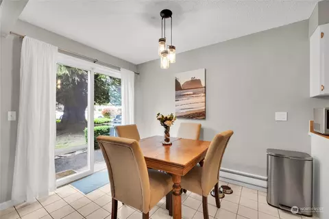 Dining - 424 214th St SW #24B, Bothell, WA 98021 photo 2 of 2