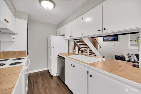 Kitchen - 424 214th St SW #24B, Bothell, WA 98021 photo 2 of 3