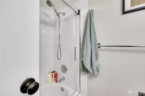 Bath - 424 214th St SW #24B, Bothell, WA 98021 photo 2 of 2