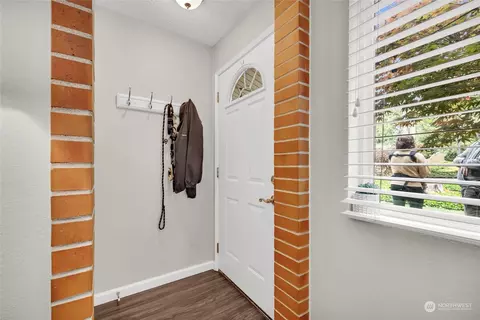 Entry Way - 424 214th St SW #24B, Bothell, WA 98021 photo 1 of 2