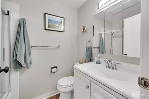 Bath - 424 214th St SW #24B, Bothell, WA 98021 photo 1 of 2