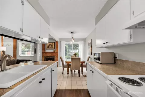 Kitchen - 424 214th St SW #24B, Bothell, WA 98021 photo 1 of 3