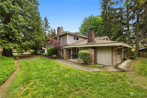 424 214th St SW #24B, Bothell, WA 98021