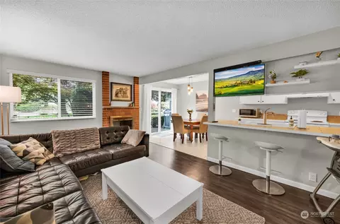 Living - 424 214th St SW #24B, Bothell, WA 98021 photo 4 of 4