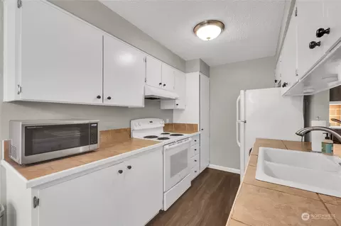 Kitchen - 424 214th St SW #24B, Bothell, WA 98021 photo 3 of 3