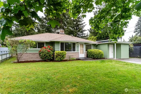 19329 Meridian Ave N, Shoreline, WA 98133