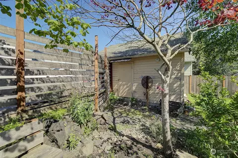 Exterior - 3710 Wetmore Ave, Everett, WA 98201 photo 7 of 11