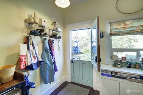 Entry Way - 3710 Wetmore Ave, Everett, WA 98201 photo 3 of 3