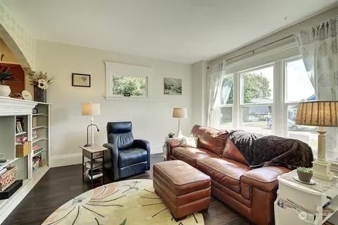 Living - 3710 Wetmore Ave, Everett, WA 98201 photo 1 of 4