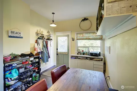 Entry Way - 3710 Wetmore Ave, Everett, WA 98201 photo 2 of 3