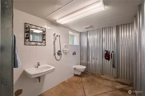 Bath - 115 30th Ave E, Seattle, WA 98112 photo 3 of 3