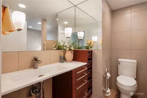 Bath - 115 30th Ave E, Seattle, WA 98112 photo 1 of 3