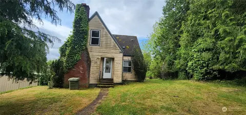 3715 Columbia Heights Rd, Longview, WA 98632