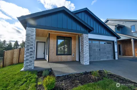 2121 Hawks View Ln, Winlock, WA 98596