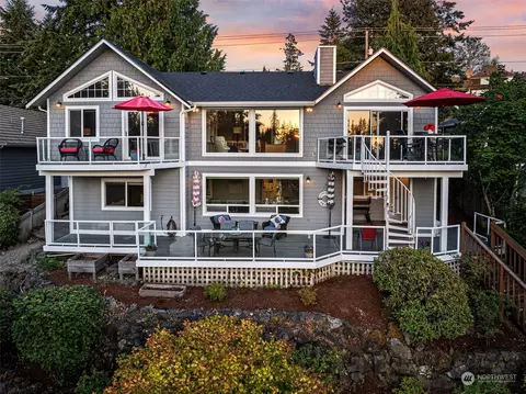 7902 Ray Nash Dr NW, Gig Harbor, WA 98335